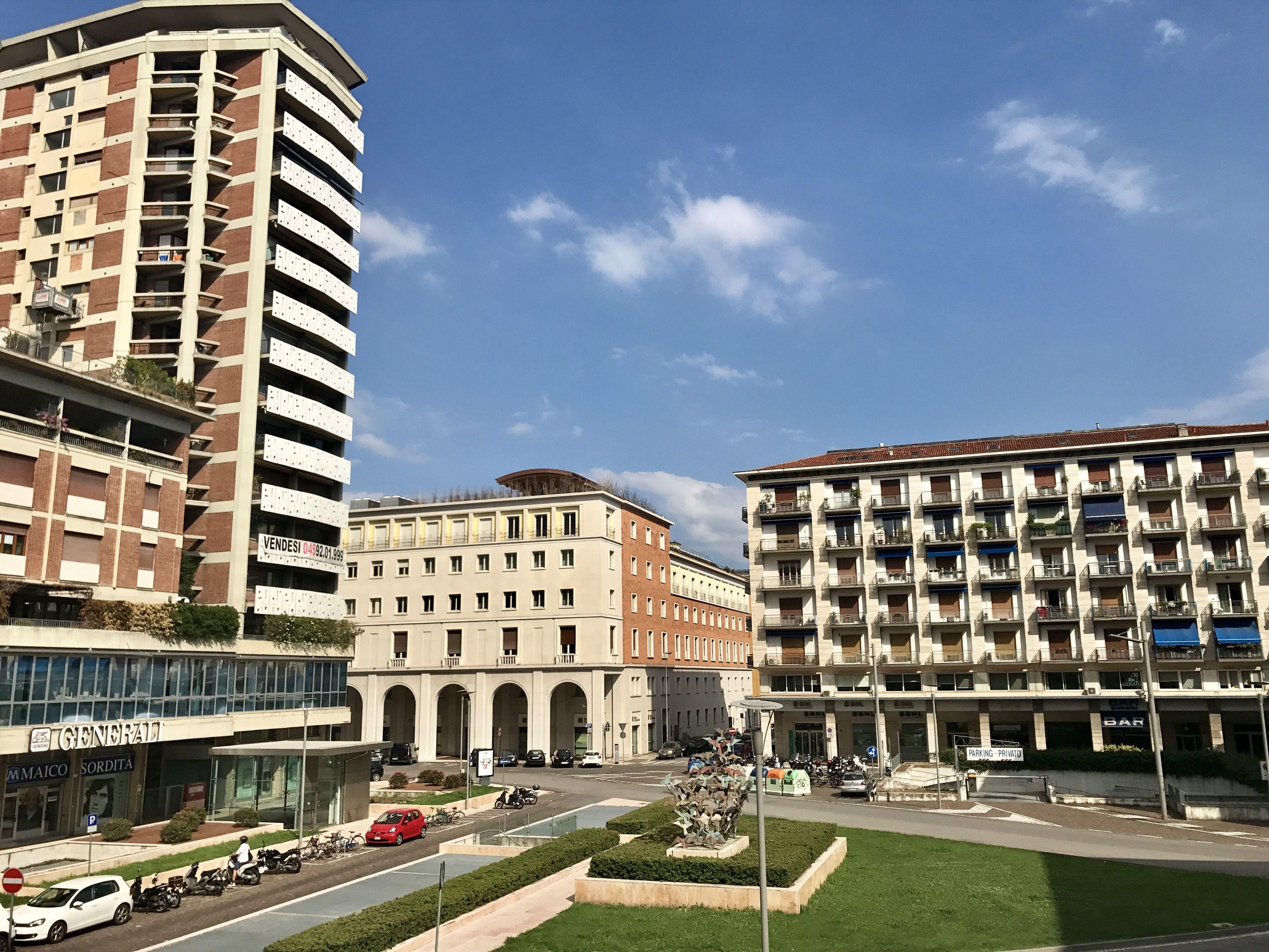 Simoni 10, Verona